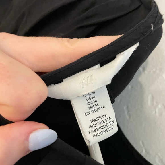 Black H&M midi/maxi dress with tie belt- size medium - Picture 3 of 3